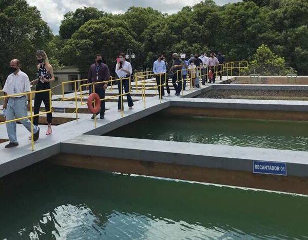 Presidente da Copasa visita Leopoldina e promove encontro com autoridades e lideranças locais