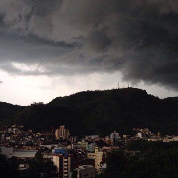 Alerta de chuvas intensas e tempestades é emitido para cidades da região nesta quinta-feira