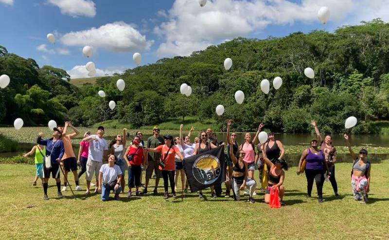 Grupo Mato solta balões biodegradáveis com sementes de árvores nativas em Leopoldina