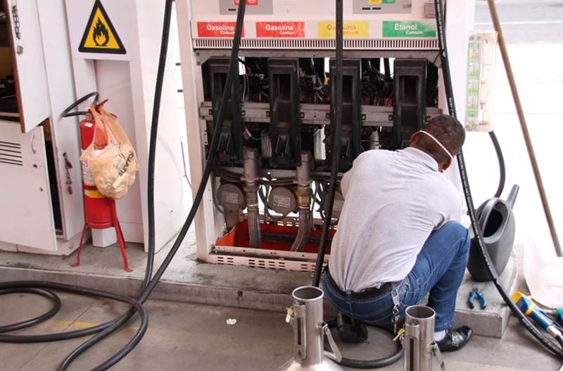Quase 30 bombas são reprovadas ou interditadas em postos de combustíveis de Muriaé