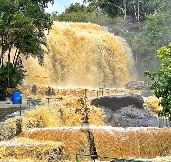 Volume de água em cachoeira de Recreio impressiona internautas