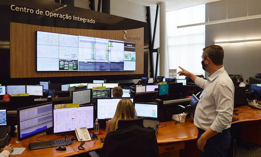 Fim de ano com chuva serve de alerta para população adotar cuidados com energia elétrica