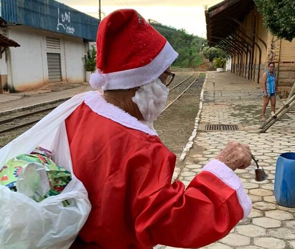 Voluntários entregam mais de 750 presentes para crianças neste Natal em Leopoldina