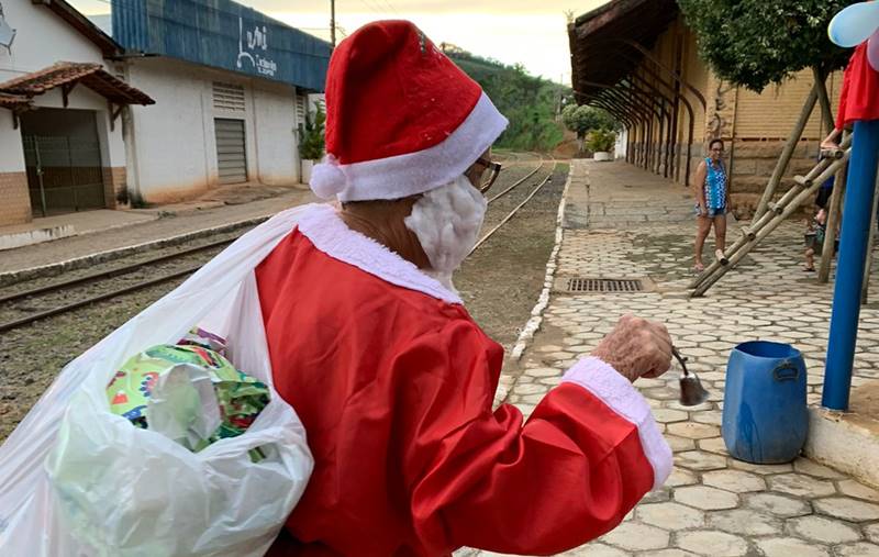 Voluntários entregam mais de 750 presentes para crianças neste Natal em Leopoldina