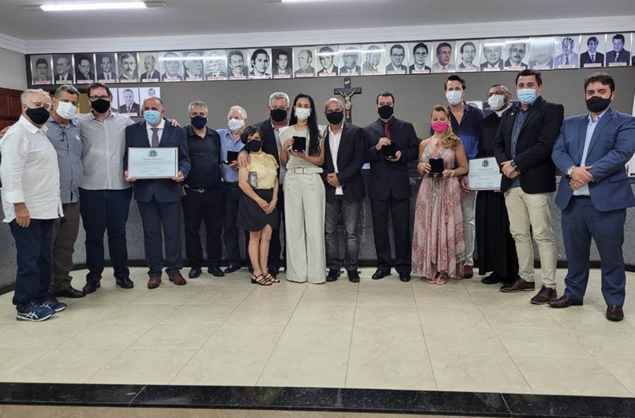 Títulos de Cidadão Honorário e Medalhas do Mérito Leopoldinense são entregues pela Câmara