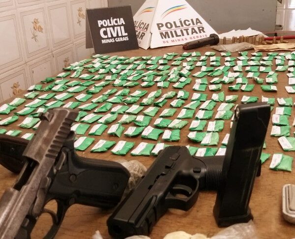 Operação das polícias Civil e Militar prende 5 pessoas por tráfico de drogas em Rio Novo