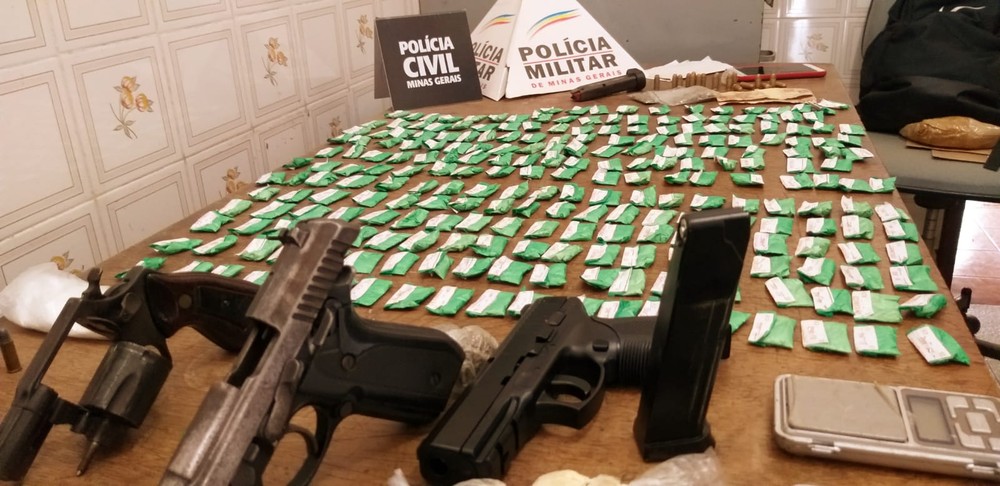 Operação das polícias Civil e Militar prende 5 pessoas por tráfico de drogas em Rio Novo