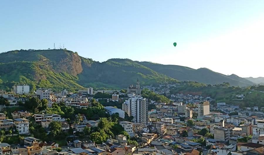 Balão do Sicredi colore o céu de Leopoldina