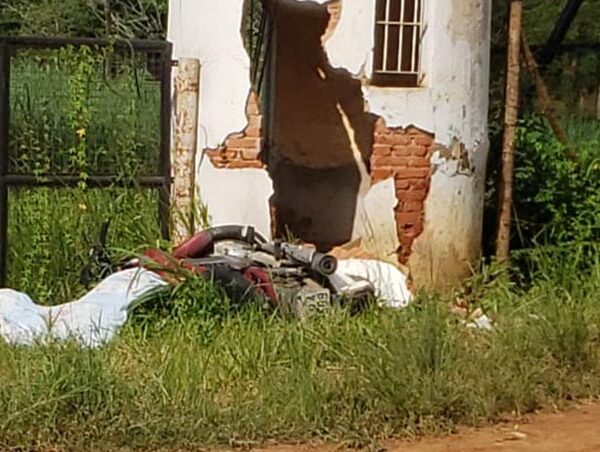 Homem bate motocicleta e morre na entrada de Itamarati de Minas