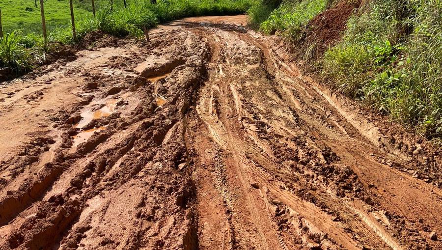 Moradores da zona rural de Leopoldina reclamam de isolamento por causa das condições de estrada de chão