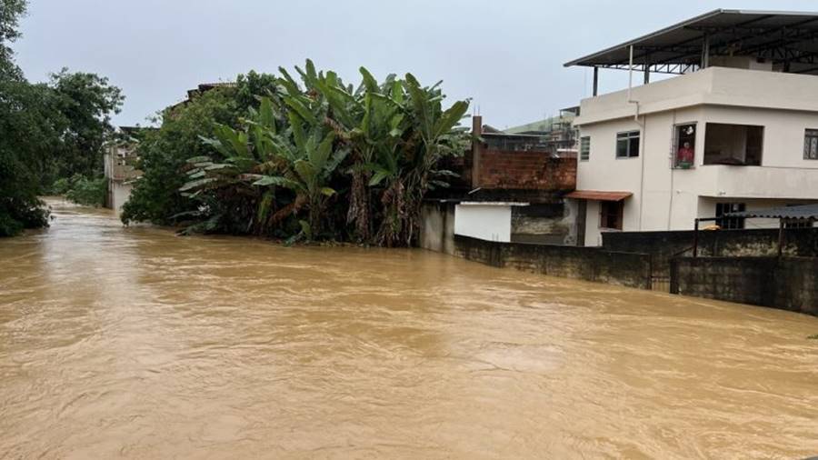 Cataguases volta a sofrer com enchentes e rio Pomba deve continuar subindo nas próximas horas