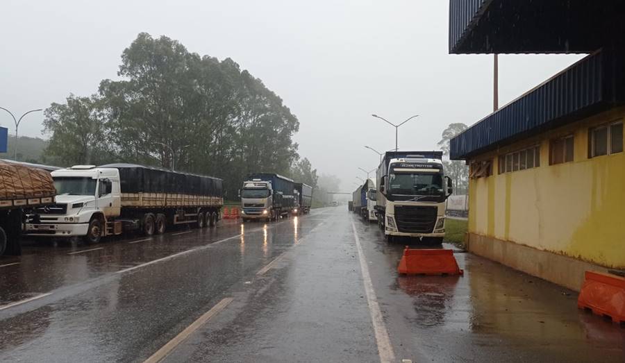 BR-040 é liberada em Nova Lima após quase dois dias de interdição
