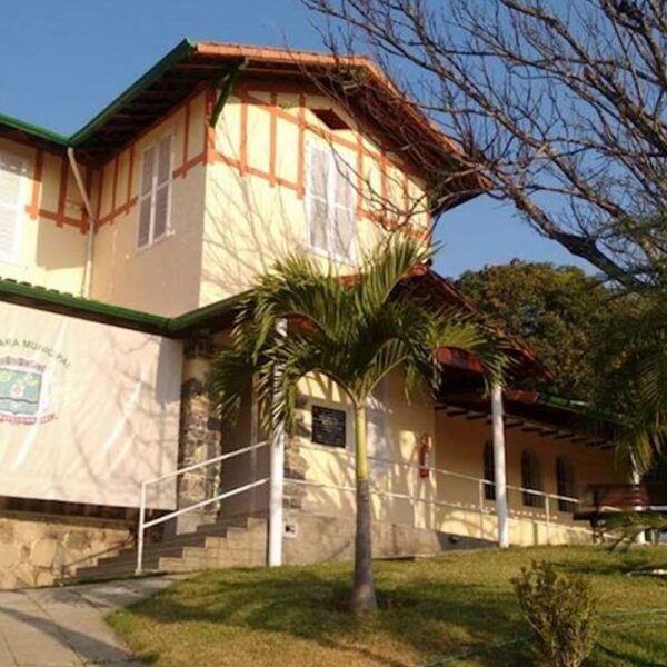 Câmara Municipal de Leopoldina divulga edital de concurso público para 8 vagas