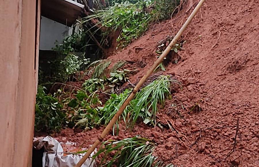 Após deslizamentos de terra, 5 casas são interditadas em Estrela Dalva