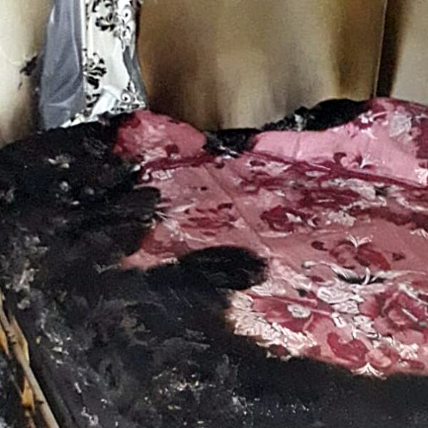 Família pede ajuda após incêndio atingir casa e destruir objetos e móveis em Leopoldina