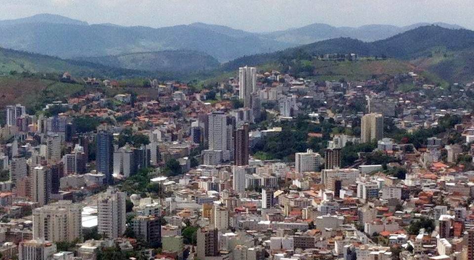 Suspeita de torturar filho de 4 meses é agredida por populares e acaba presa em JF