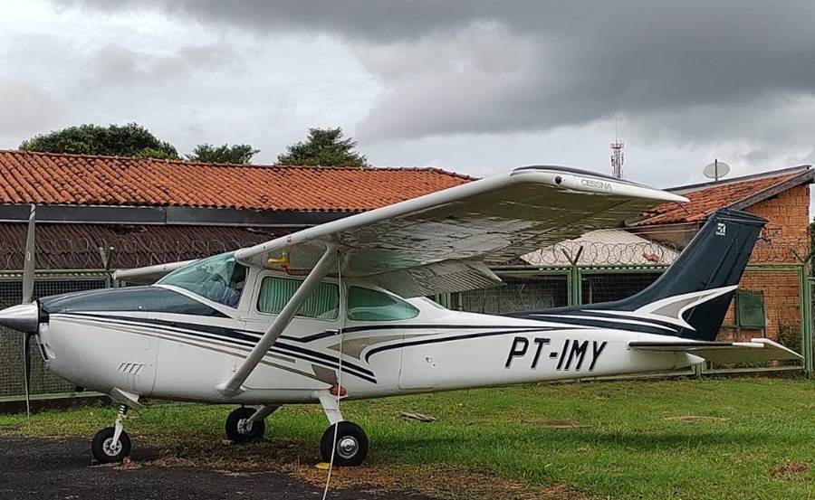 Avião, caminhões e carros apreendidos em ações contra o tráfico vão a leilão em Minas