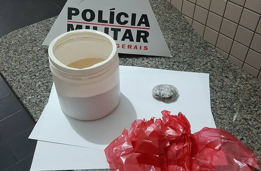 PM apreende drogas e prende duas pessoas na Quinta Residência em Leopoldina