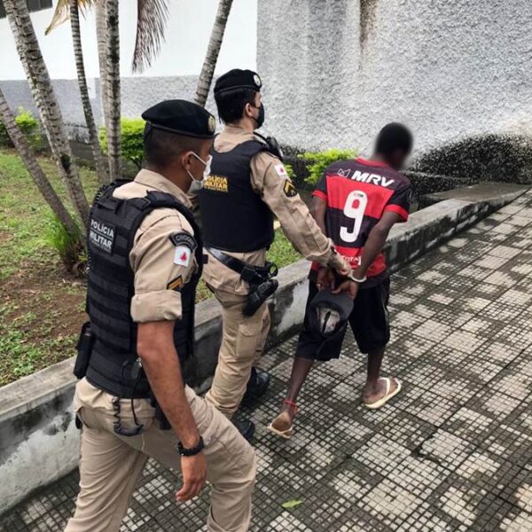 Suspeito de vários crimes é preso pela PM após furtar residência de idosa em Leopoldina