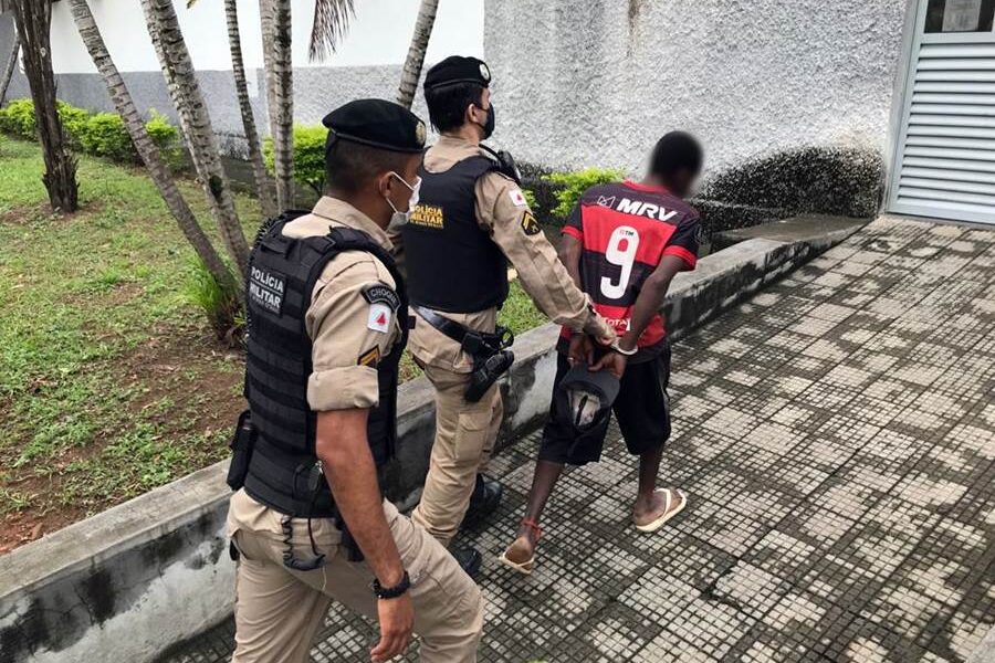Suspeito de vários crimes é preso pela PM após furtar residência de idosa em Leopoldina