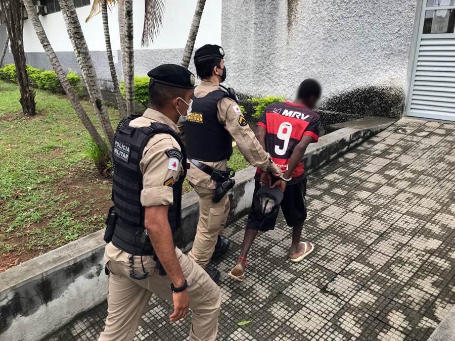 Suspeito de vários crimes é preso pela PM após furtar residência de idosa em Leopoldina