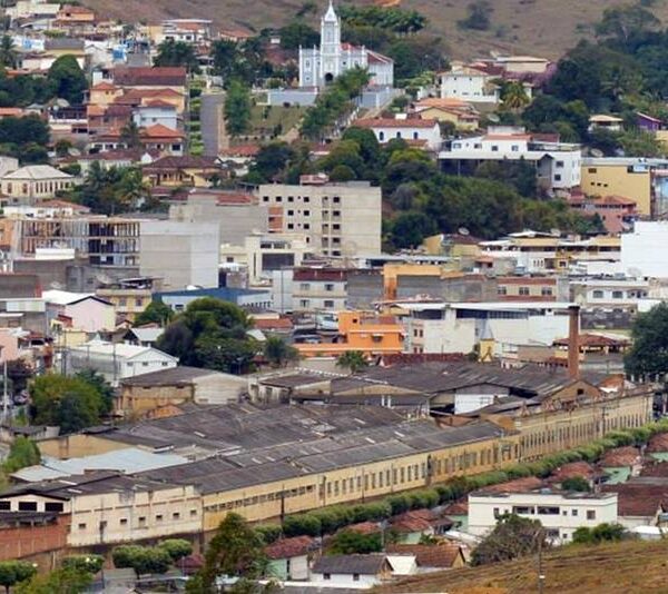 Adolescente atira em via pública, mata jovem e é morto pela polícia em São João Nepomuceno
