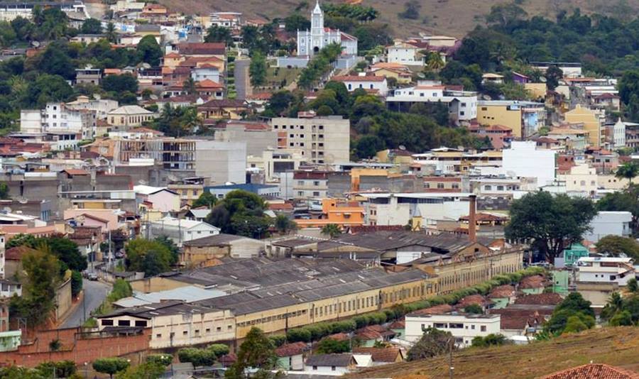 Adolescente atira em via pública, mata jovem e é morto pela polícia em São João Nepomuceno
