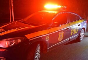 Ciclista de 34 anos morre após ser atropelado na BR-116 em Além Paraíba