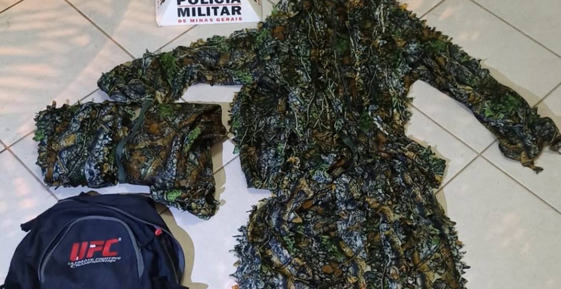 PM prende homem e apreende drogas e roupa camuflada em Além Paraíba