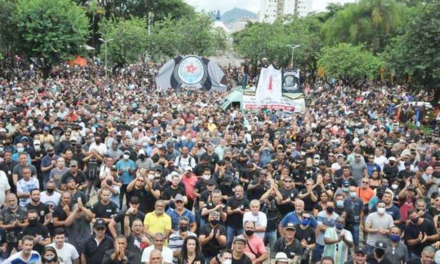Forças de segurança de Minas Gerais aprovam greve por reajuste salarial
