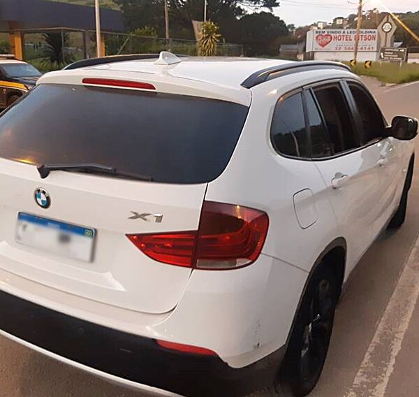Motorista é preso com BMW clonada durante fiscalização da PRF em Leopoldina