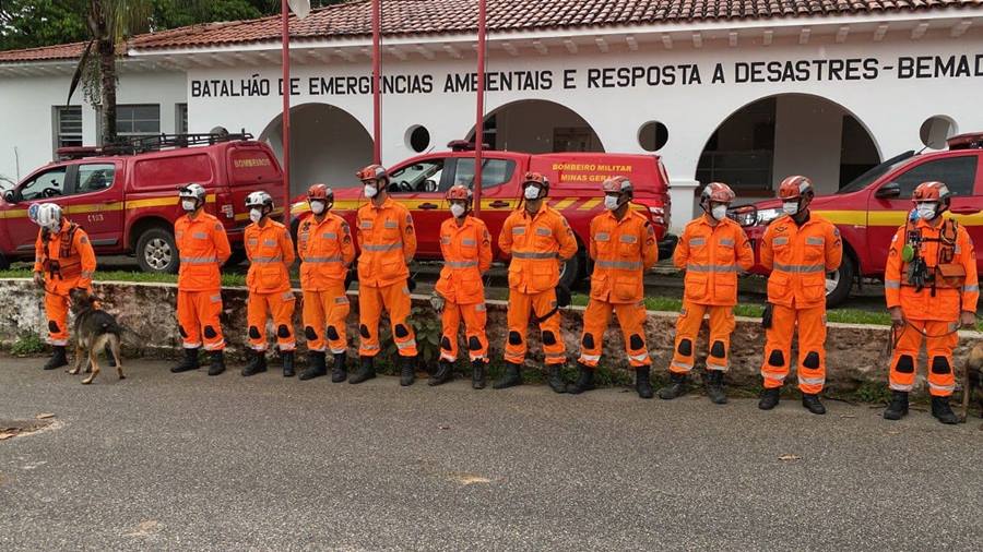 Corpo de Bombeiros de Minas envia reforço para equipes de resgate em Petrópolis