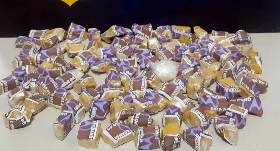 Passageiro de ônibus é preso com droga durante fiscalização da PRF na BR-116 em Muriaé