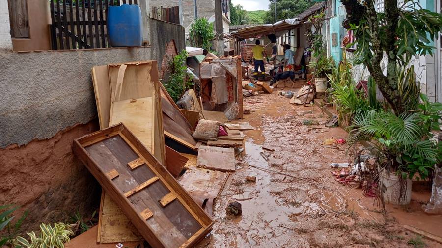 Defesa Civil de Leopoldina faz apelo por doações para atingidos pela chuva em Ribeiro Junqueira