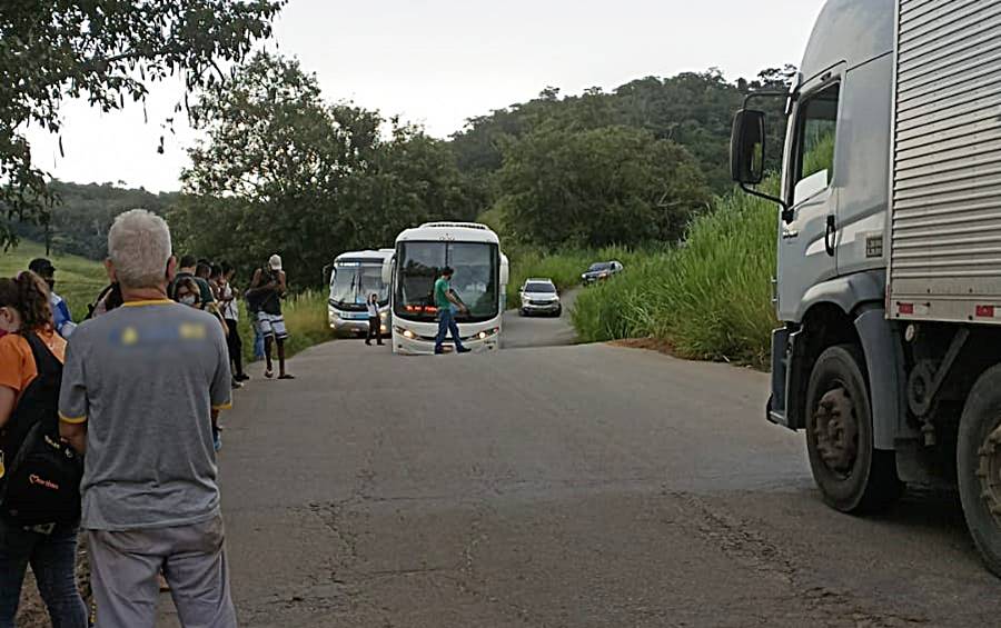 Trecho da MG-447 volta a apresentar afundamento próximo a Cataguases