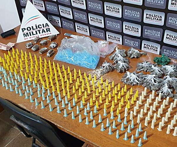 PM apreende drogas e prende duas pessoas durante blitz em Recreio