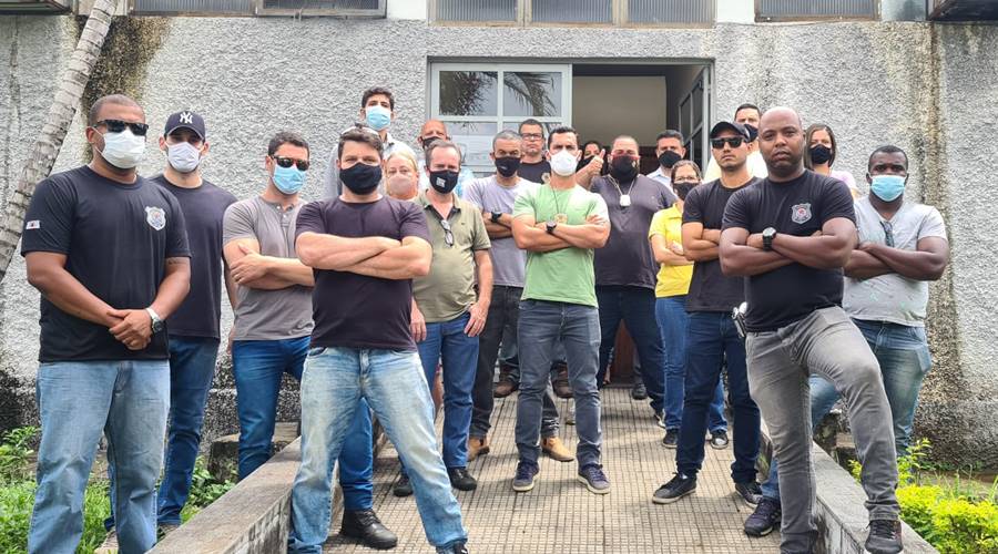 Policiais Civis e Penais fazem ato em Leopoldina por reajuste salarial