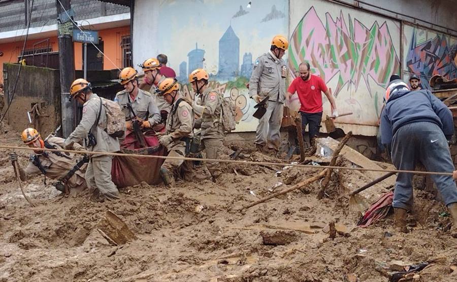 Temporal em Petrópolis deixa pelo menos 35 mortos e 80 casas atingidas