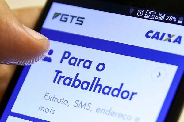 Governo vai antecipar 13º do INSS e liberar saque de R$ 1 mil do FGTS ainda este mês