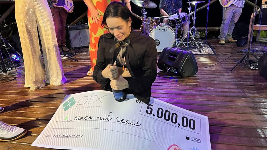 Leopoldinense Alissan é a campeã do reality show Tô de Filtro