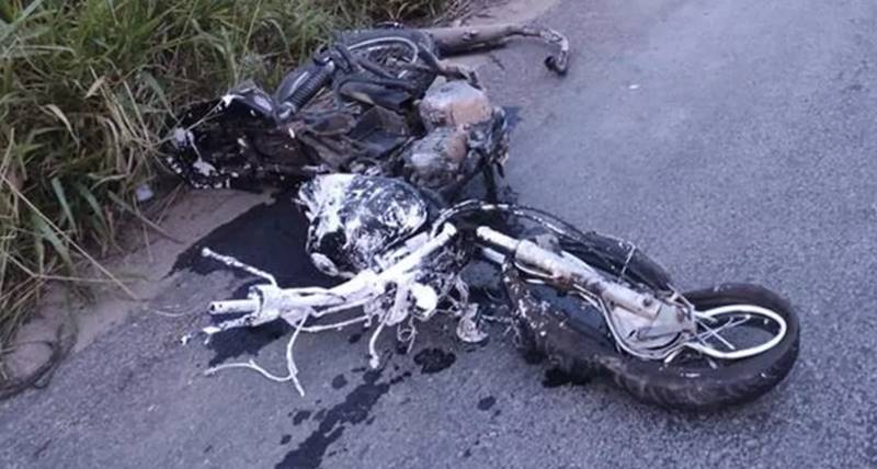 Motociclista morre ao ser atingido por carro que invadiu pista contrária em Muriaé
