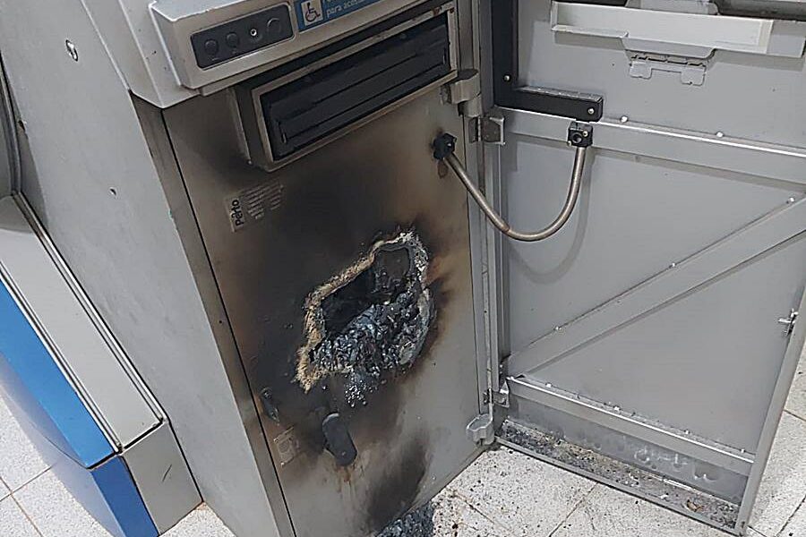 Bandidos danificam caixa eletrônico em tentativa de arrombamento em Recreio