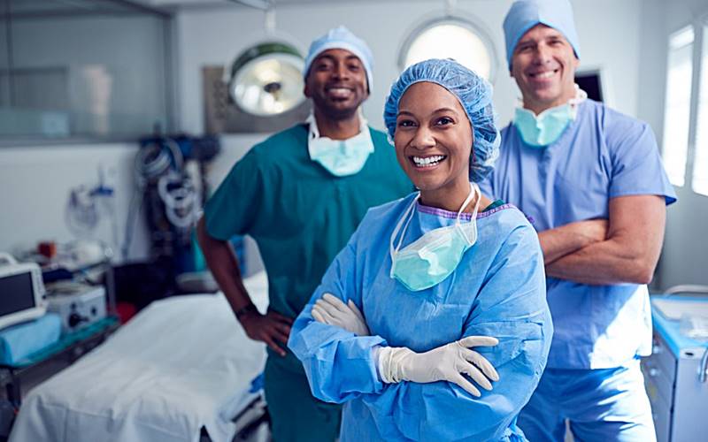 Laboratório Côrtes Villela abre vaga de enfermagem para Leopoldina e Cataguases