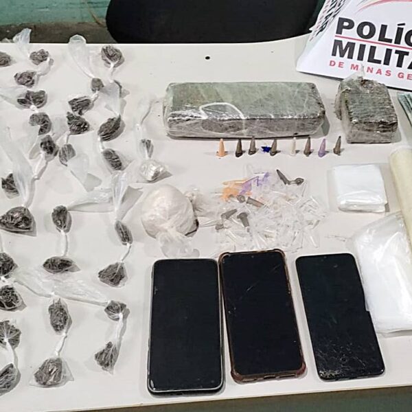 Dois são presos e drogas apreendidas pela PM em Volta Grande