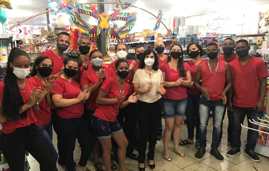 Poliplás Distribuidora em Leopoldina comemora 10 anos sob a direção de Camila e Giovani Zampier