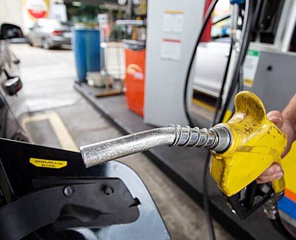 Petrobras reduz preço da gasolina em 4,9% a partir desta terça-feira