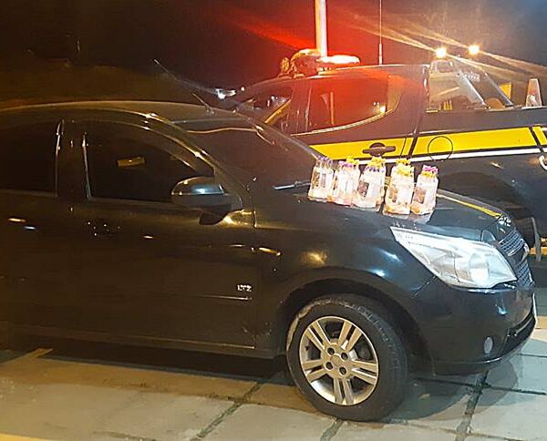 Homem com frascos de lança-perfume é detido durante fiscalização da PRF em Leopoldina