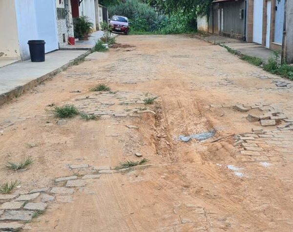Moradores do Bairro Seminário em Leopoldina reivindicam melhorias e alertam para risco de desmoronamento