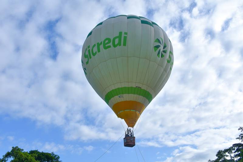 Mais uma vez balão do Sicredi atrai olhares para o céu, desta vez em Argirita