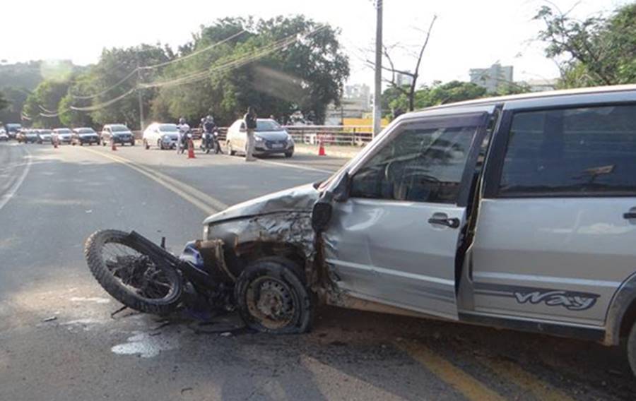 Motociclista morre em acidente com carro na BR-356 em Muriaé